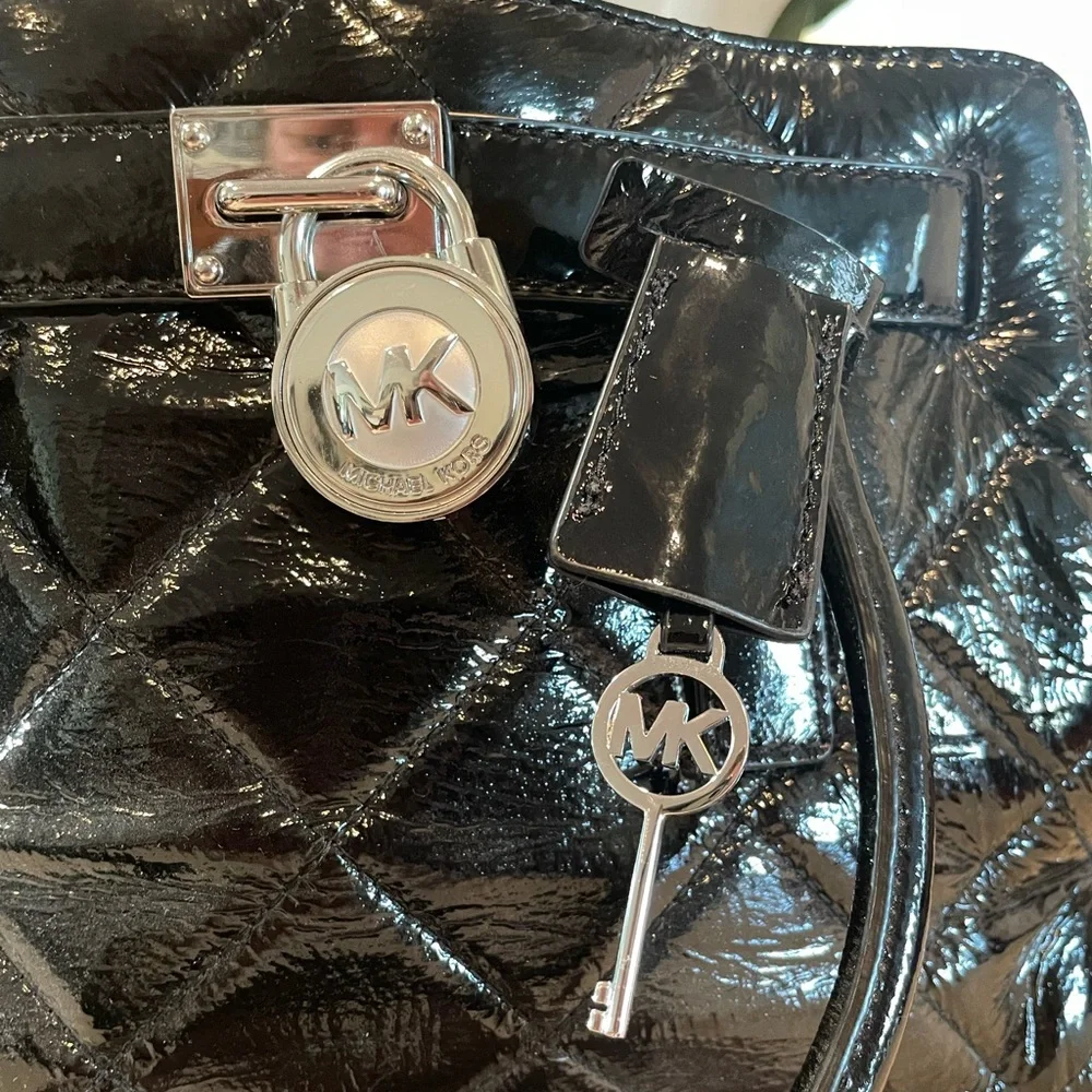 NEW Michael Kors quilted patent leather shoulder/tote bag NWOT. - Picture 6 of 12